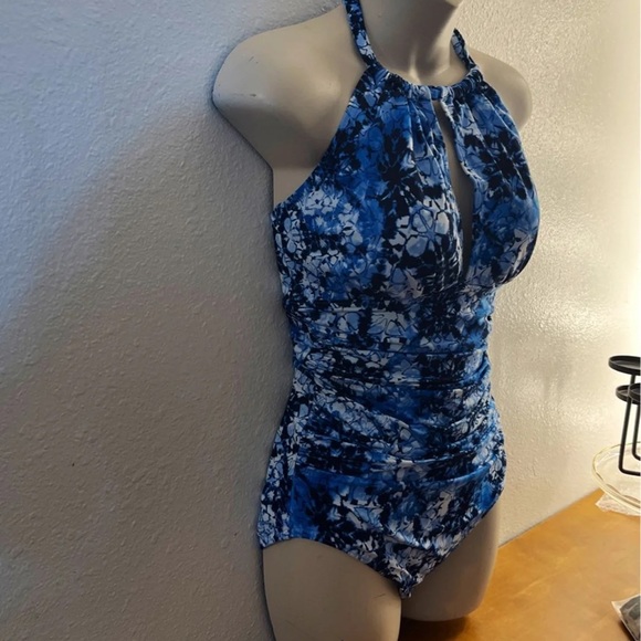 New One Piece Keyhole Neck Slimming One Piece Size 8 Dreamsuit by Miracle Brands - Picture 4 of 6